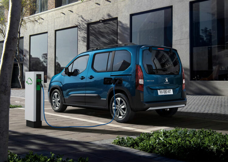 Peugeot Rifter: Hochdachkombi in Hellelfenbein