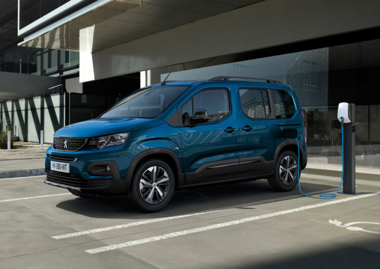 Peugeot Rifter: Hochdachkombi in Hellelfenbein