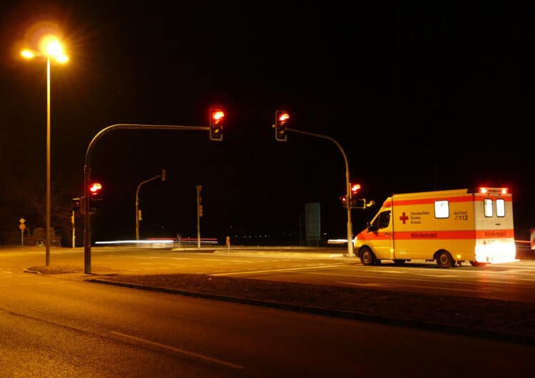 Krankenwagen bei Nacht
