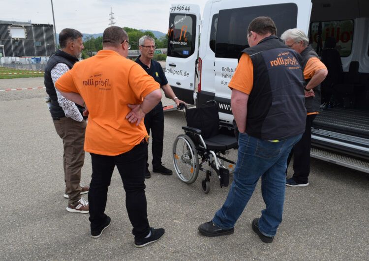 Taxifahrer aus dem Ortenaukreis bilden sich weiter