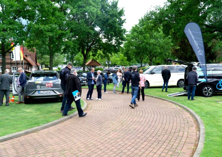 4 U Assekuranz feiert mit ihren Partnern und Kunden