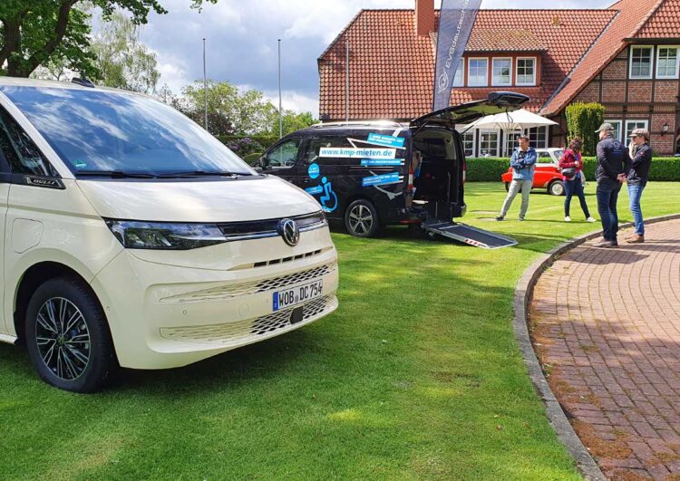 4 U Assekuranz feiert mit ihren Partnern und Kunden