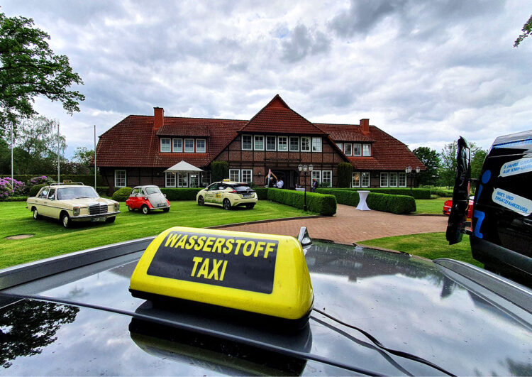 4 U Assekuranz feiert mit ihren Partnern und Kunden