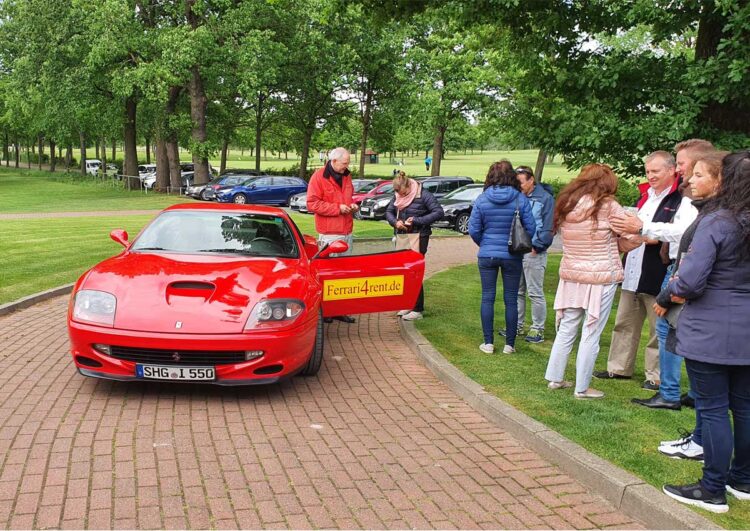 4 U Assekuranz feiert mit ihren Partnern und Kunden