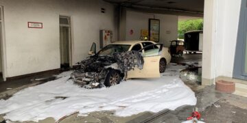 Taxi brennt in Hofeinfahrt der Genossenschaft