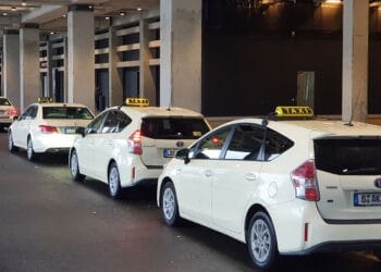 Warum den neuen Flughafentarif alle Berliner Taxis einprogrammieren müssen