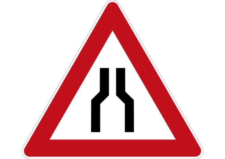 Wer hat Vorfahrt bei Straßenverengung?