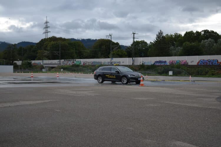 Fahrsicherheit, Brandschutz und Rollstuhlsicherung