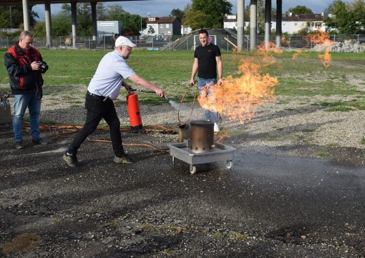 Fahrsicherheit, Brandschutz und Rollstuhlsicherung