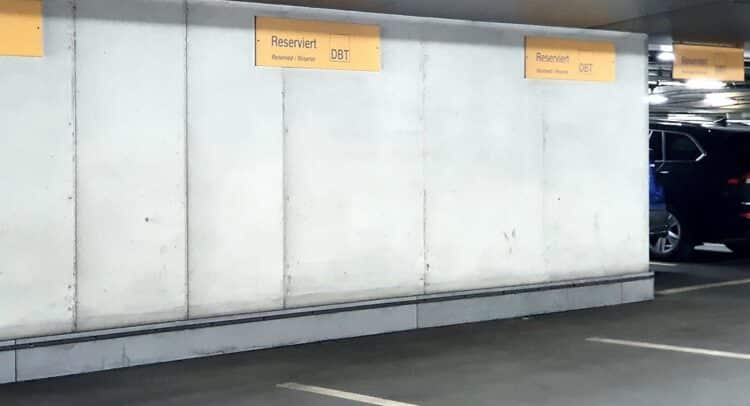 Taxi Berlin und Bw-Fuhrpark testen stressfreie Abholung am Hauptbahnhof