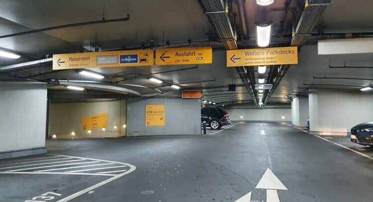 Taxi Berlin und Bw-Fuhrpark testen stressfreie Abholung am Hauptbahnhof