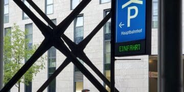 Taxi Berlin und Bw-Fuhrpark testen stressfreie Abholung am Hauptbahnhof