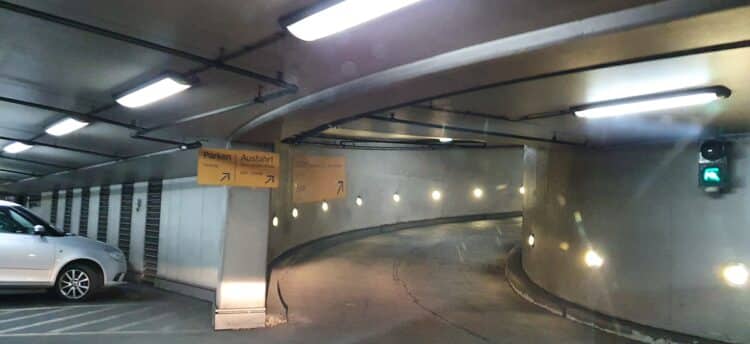 Taxi Berlin und Bw-Fuhrpark testen stressfreie Abholung am Hauptbahnhof