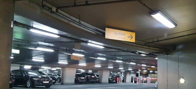 Taxi Berlin und Bw-Fuhrpark testen stressfreie Abholung am Hauptbahnhof