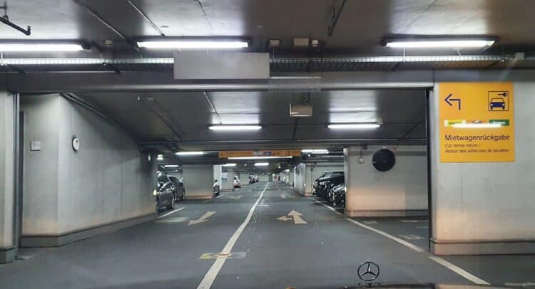 Taxi Berlin und Bw-Fuhrpark testen stressfreie Abholung am Hauptbahnhof