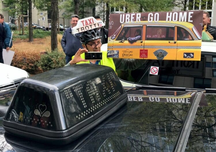 Uber-Files-Skandal: Brüsseler Taxi-Demo zeigt Einheit und Spaltung im Gewerbe