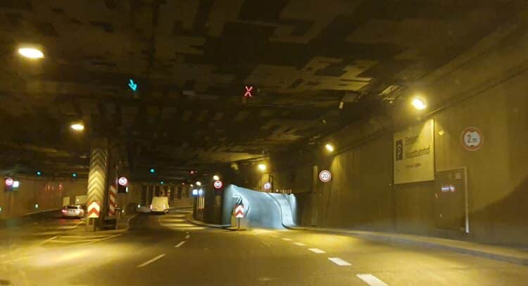 Taxi Berlin und Bw-Fuhrpark testen stressfreie Abholung am Hauptbahnhof