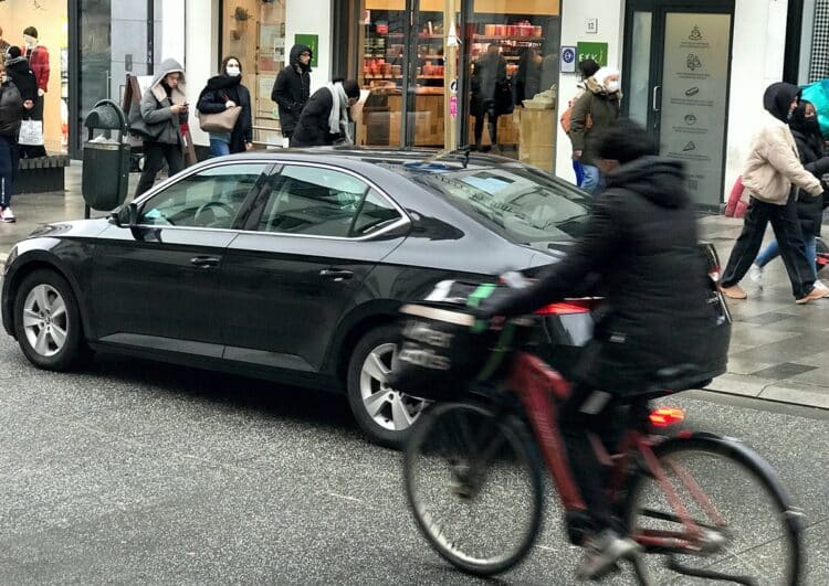 Neue Brüsseler Taxiverordnung: Taxigewerbe spricht von „rotem Teppich für Uber“