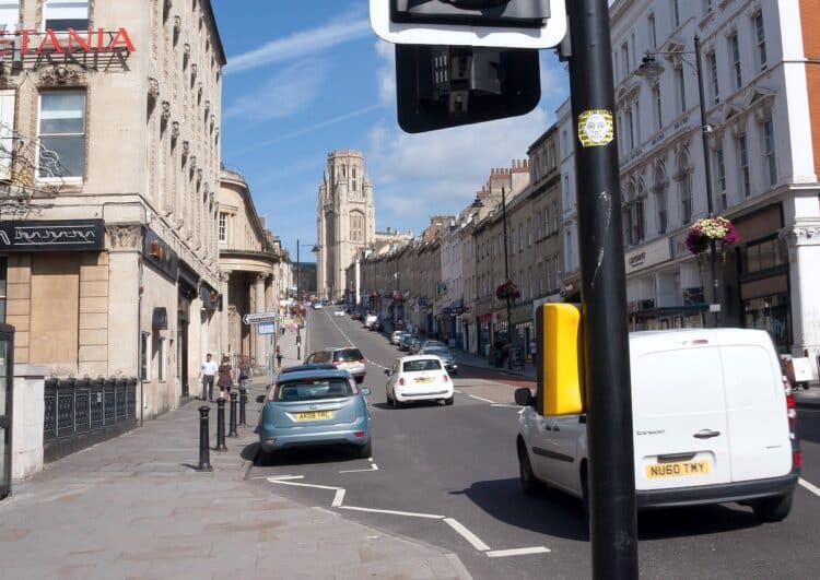 Taxifahrer in Bristol protestieren gegen niedrige Uber-Fahrpreise