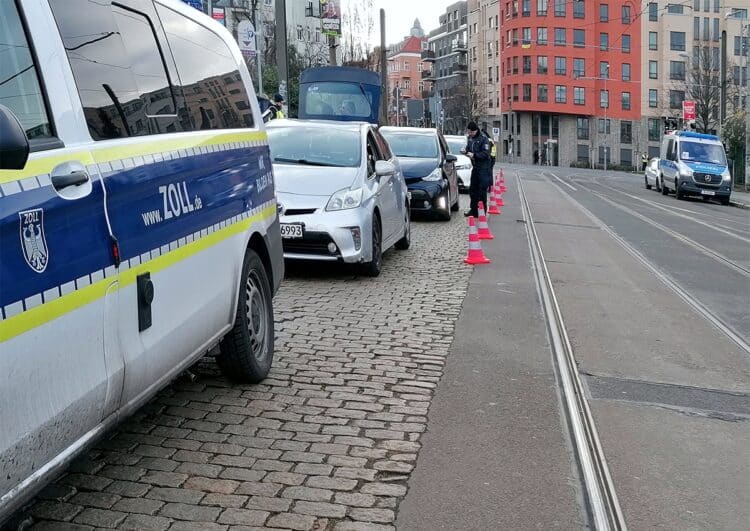 Taxi- und Mietwagenkontrolle: Woher der Zeitaufwand?