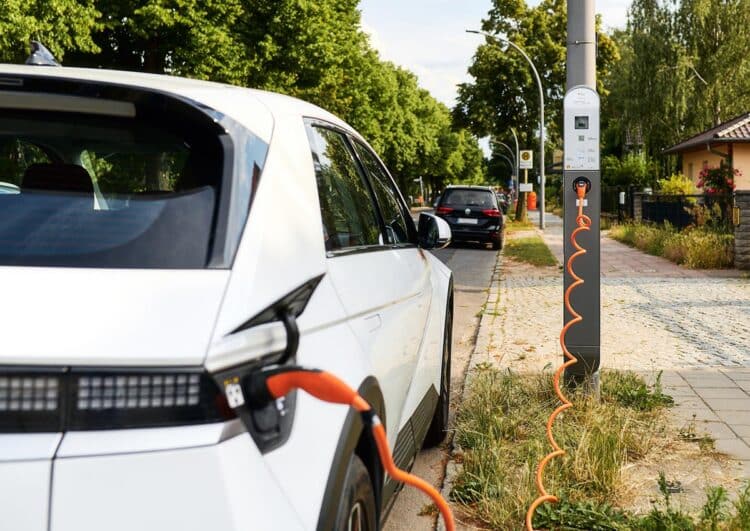 Laternen werden nur langsam zu E-Ladesäulen