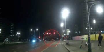 Taxi geraubt, Rennfahrer gespielt, Unfall gebaut, entkommen