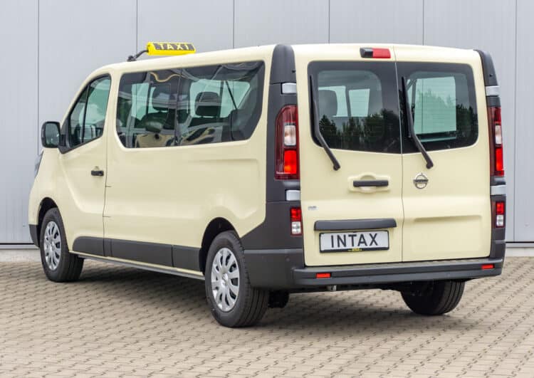 Nissan sponsert komplettes Taxipaket