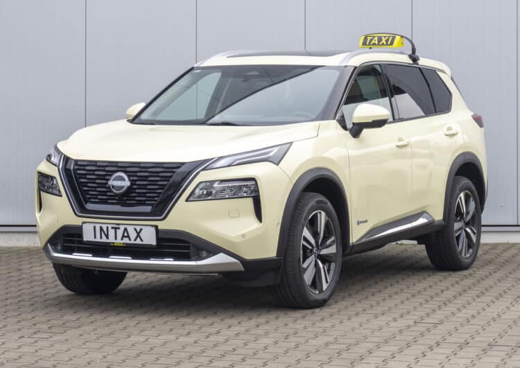 Nissan sponsert komplettes Taxipaket