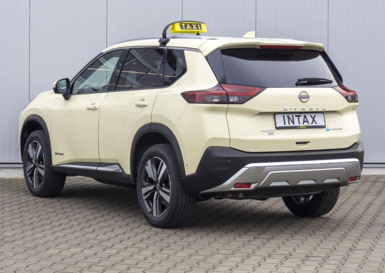 Nissan sponsert komplettes Taxipaket