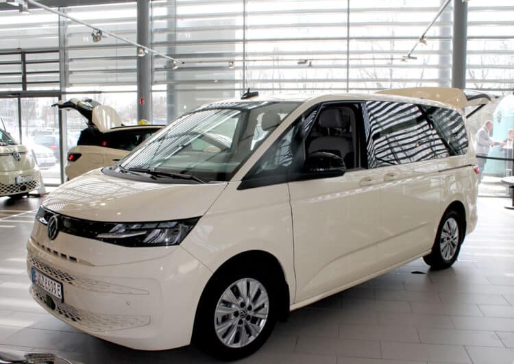 Das erste ID. Buzz-Taxi steht in Berlin