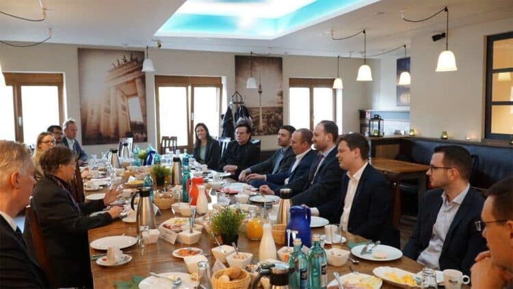 Oppermann: zu viele Hürden für Zuwanderer, auch im Taxigewerbe