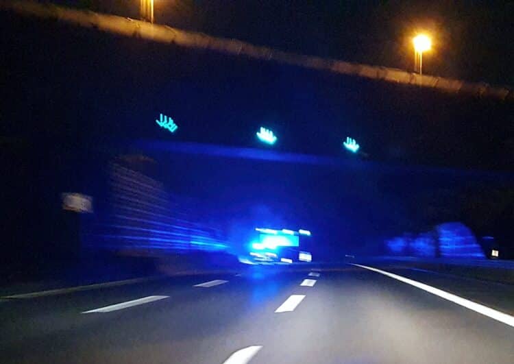 Auf der Autobahn ins Steuer gegriffen: Vorwurf des Mordversuchs – U-Haft