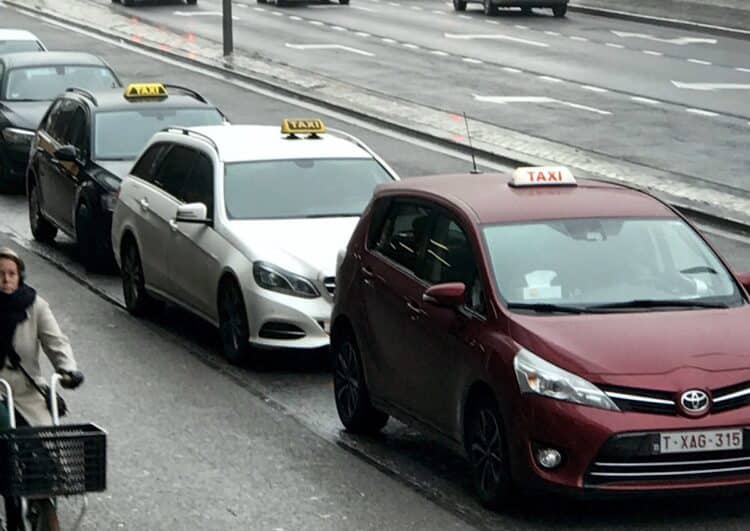 Eigentor für flämische Taxler: vorerst keine Lizenzen und P-Scheine