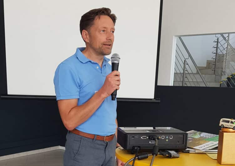 Projekt Zukunftstaxi – Come-Together im Hamburger Taxiwerk