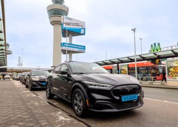 Neue E-Taxi-Modelle für den Flughafen Schiphol