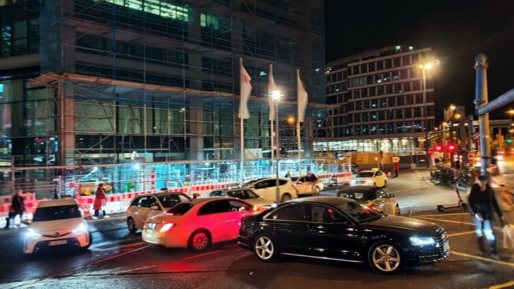 Berliner Bahnhofsportal ohne Taxis? Wo bleibt der Aufschrei?