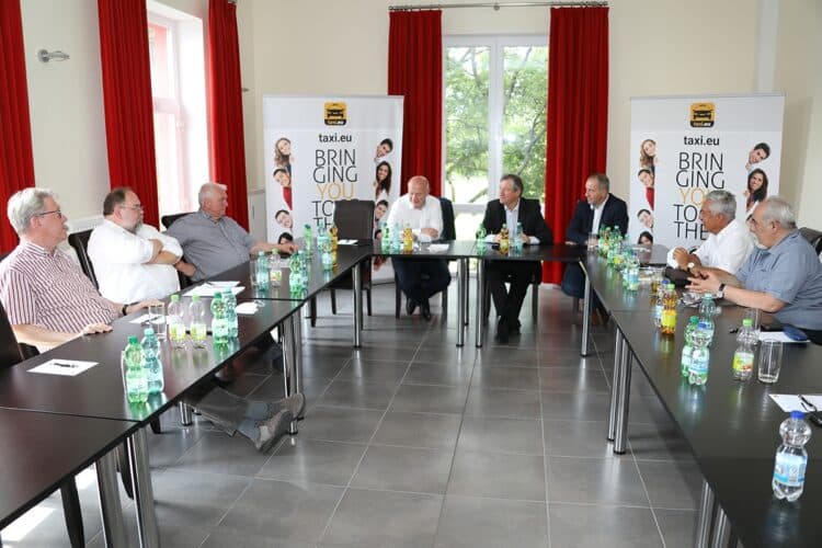 Berliner Bahnhofsportal ohne Taxis? Wo bleibt der Aufschrei?