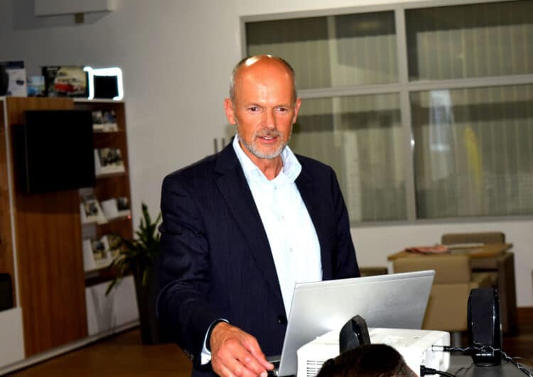 VW-Taxi trifft seine Kunden