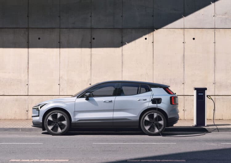 Neues Volvo-SUV räumt das Feld von unten auf
