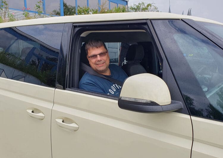 Das ID. Buzz-Taxi zu Besuch bei unseren Lesern