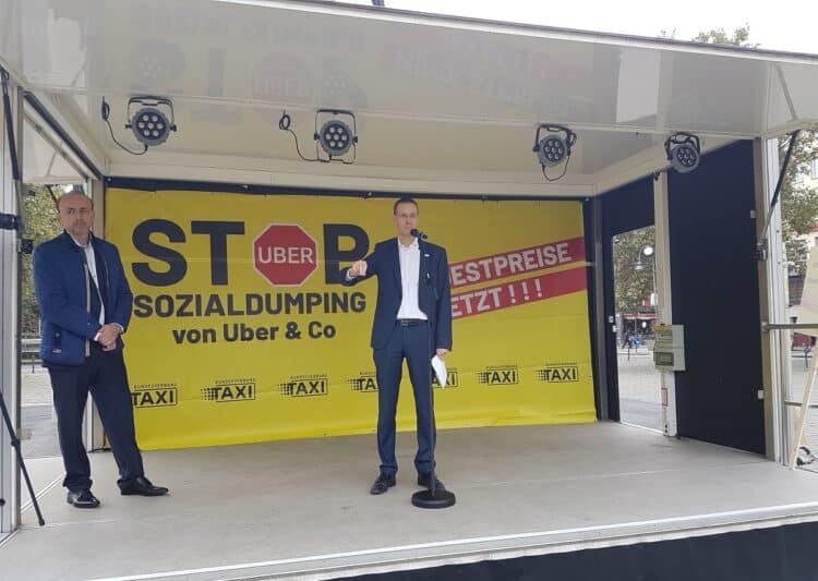 Erste Bilder von der Kölner Taxi-Demo