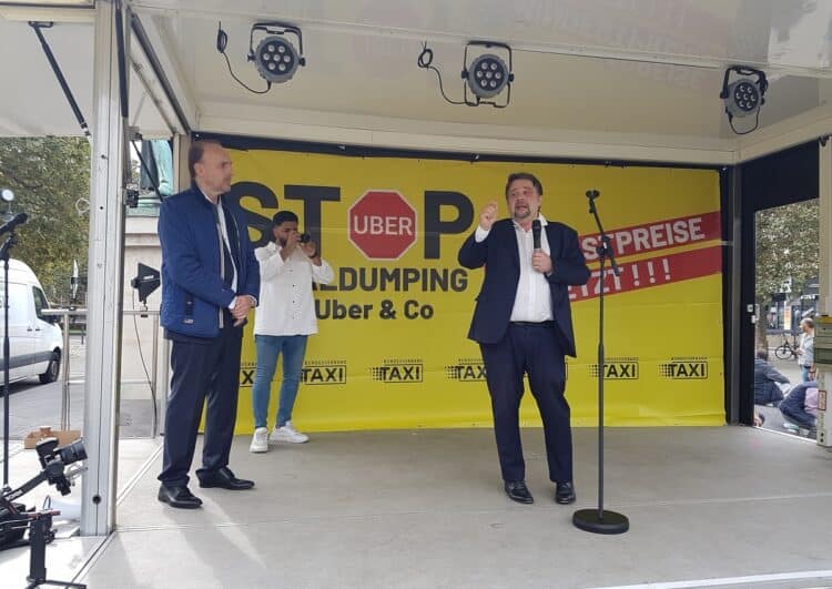 Erste Bilder von der Kölner Taxi-Demo