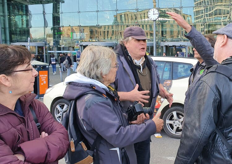 AG Hauptbahnhof protestiert gegen Verdrängung des Taxis vom Europaplatz