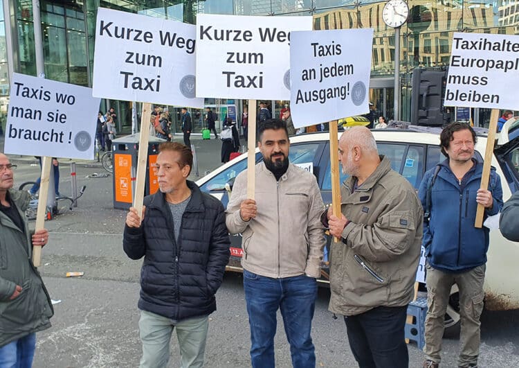AG Hauptbahnhof protestiert gegen Verdrängung des Taxis vom Europaplatz