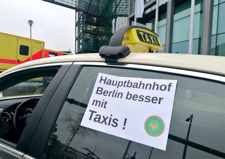Taxikorso und Antrag gegen Verdrängung am Berliner Hauptbahnhof