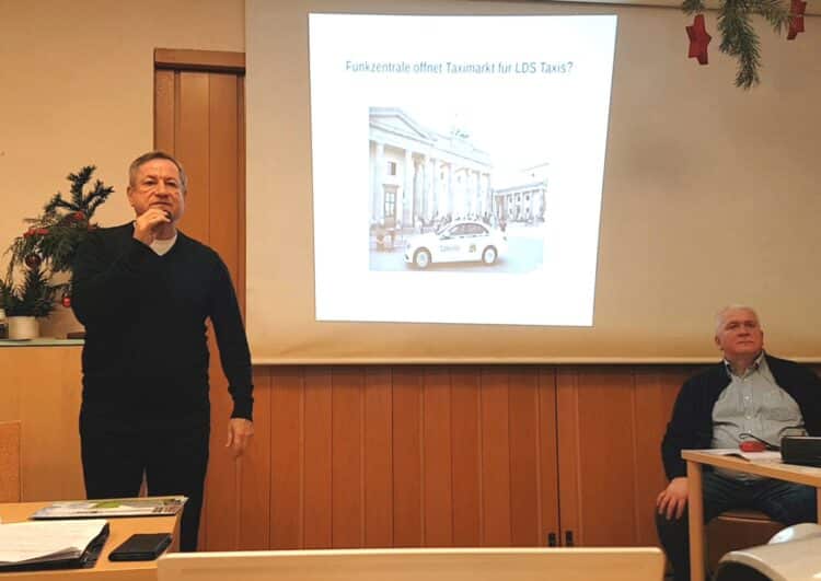 Berliner Taxichef steht Rede und Antwort zur Vermittlung an LDS-Taxis