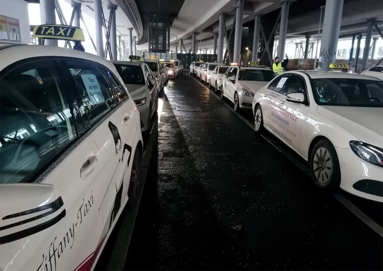 Taxikorso und Antrag gegen Verdrängung am Berliner Hauptbahnhof