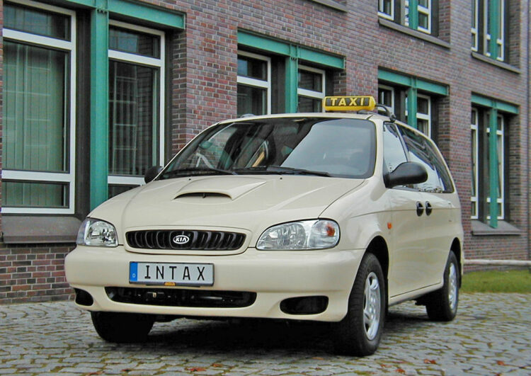 Zum silbernen Jubiläum ein E-Taxi mit sieben Sitzen