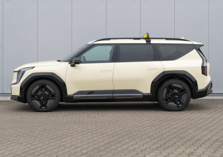 Zum silbernen Jubiläum ein E-Taxi mit sieben Sitzen