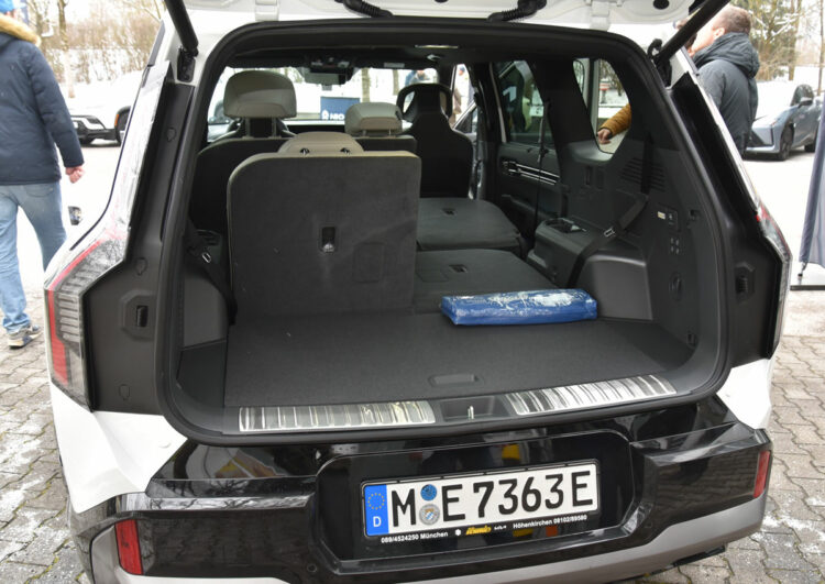 Zum silbernen Jubiläum ein E-Taxi mit sieben Sitzen